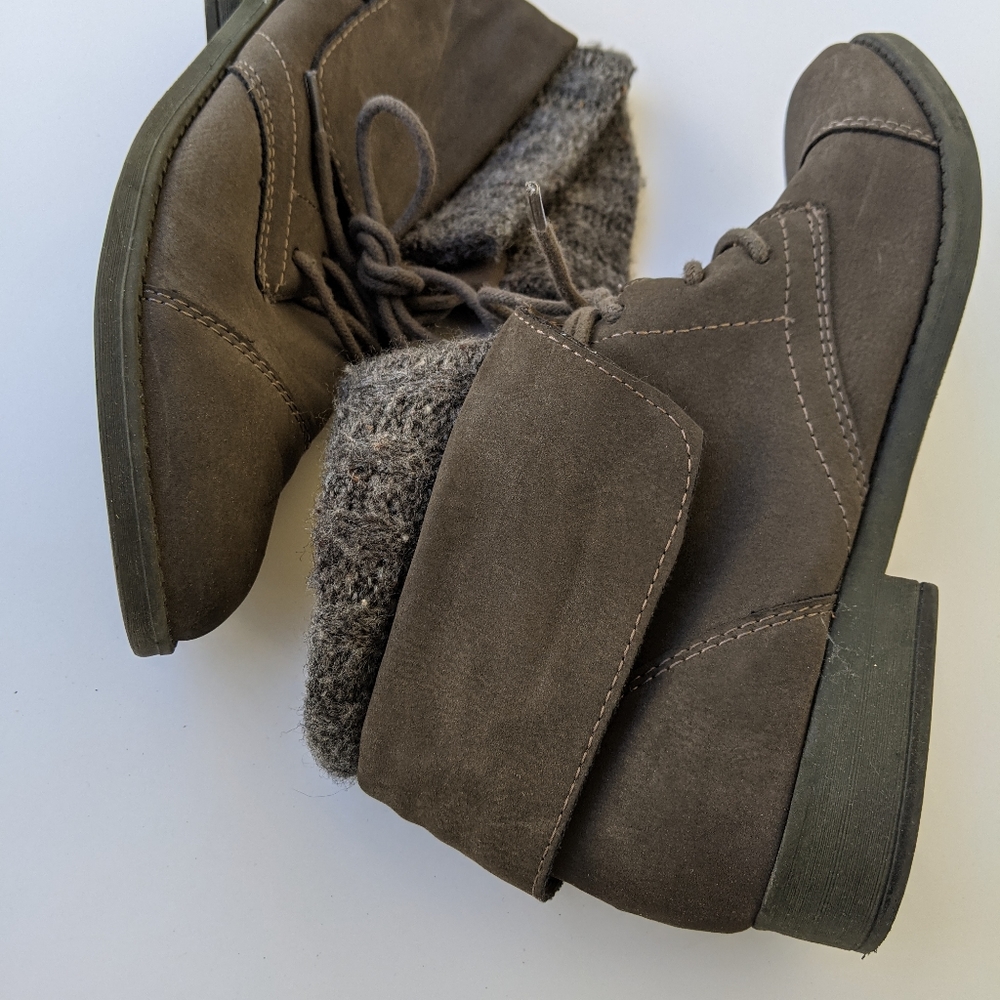 Shoes - Picture 3 of 4